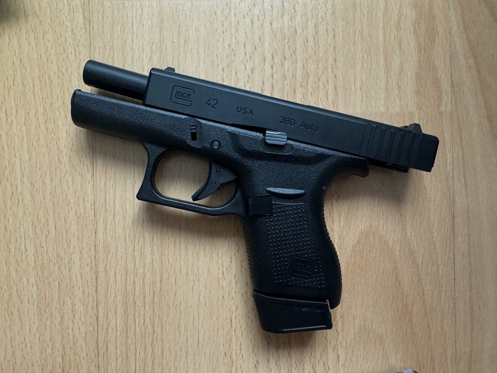 Glock 42 GBB con accesorios - ¡Solo recogida!