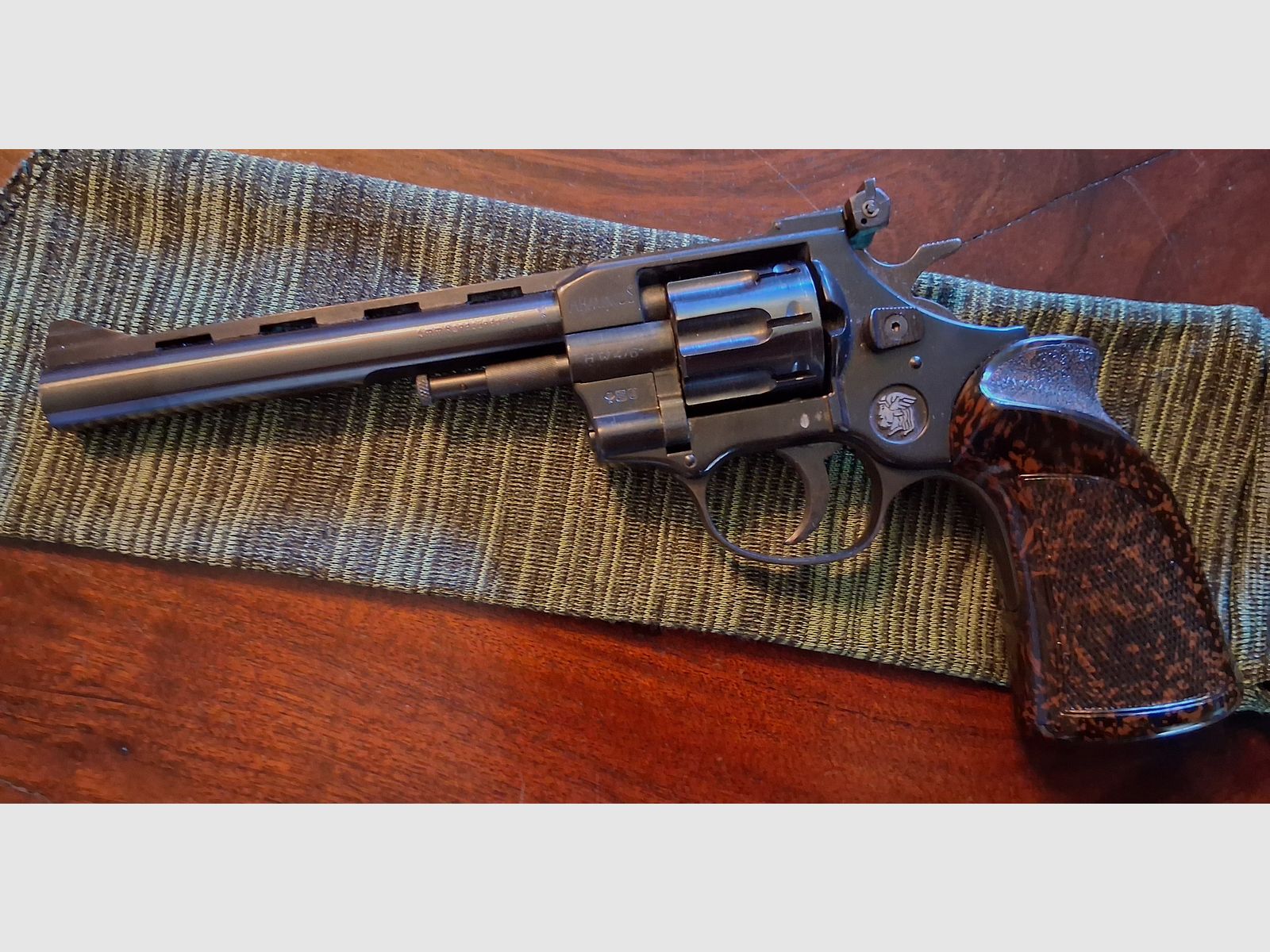 Arminius HW4/6 im Kaliber 4mm Rand lang, 8-schüssig