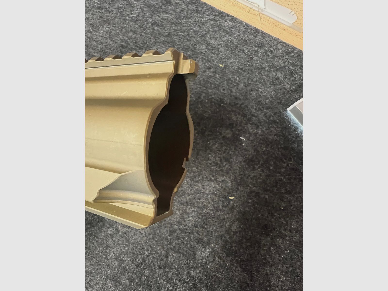 HK MR223 / HK416 Slim Line Handguard 10″ FDE – come nuovo