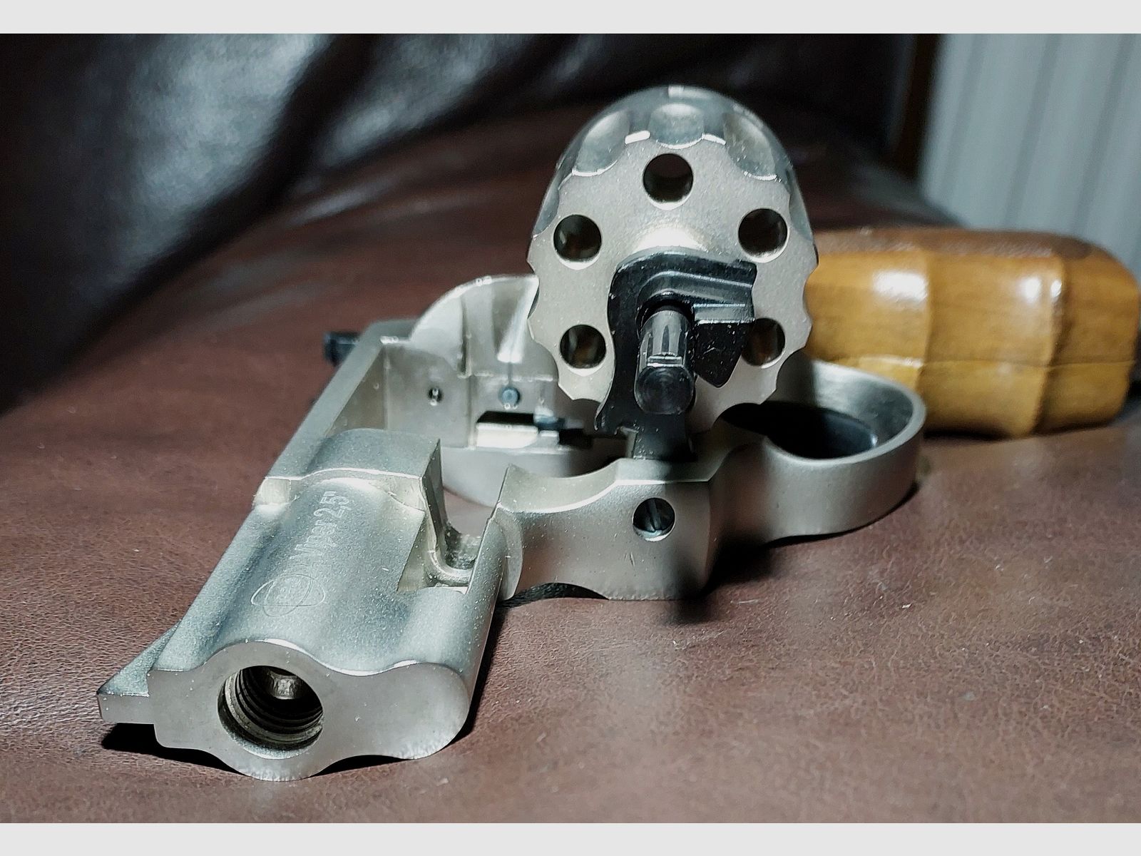 Ekol Viper 2,5 Zoll Nickel mit Holzgriff 9mm R.K. (PTB 1062)