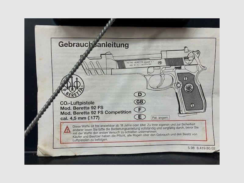 Pistola Co2 Umarex Modello Beretta 92 FS, calibro 4,5 mm