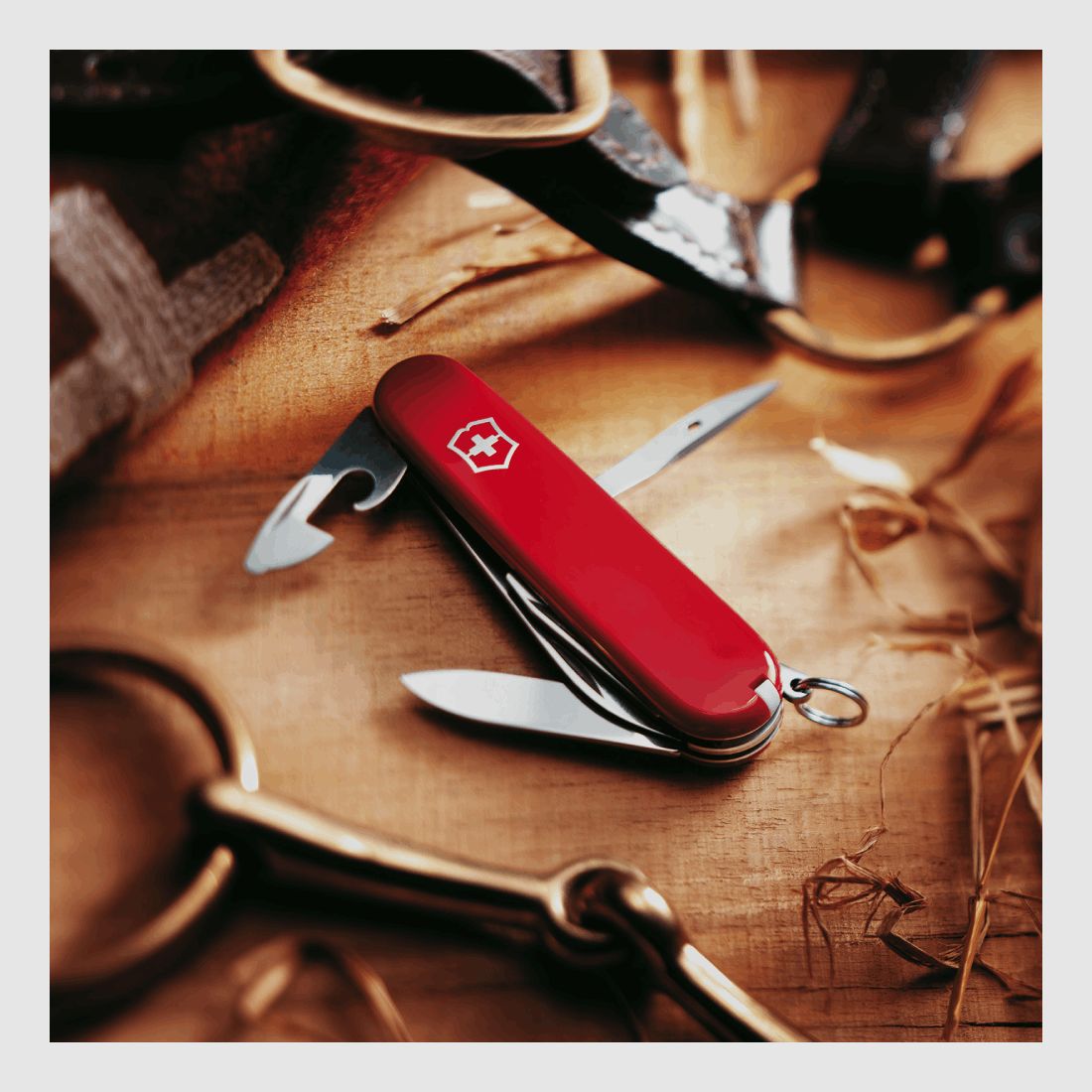 Scyzoryk szwajcarski Victorinox Spartan z 12 funkcjami czerwony
