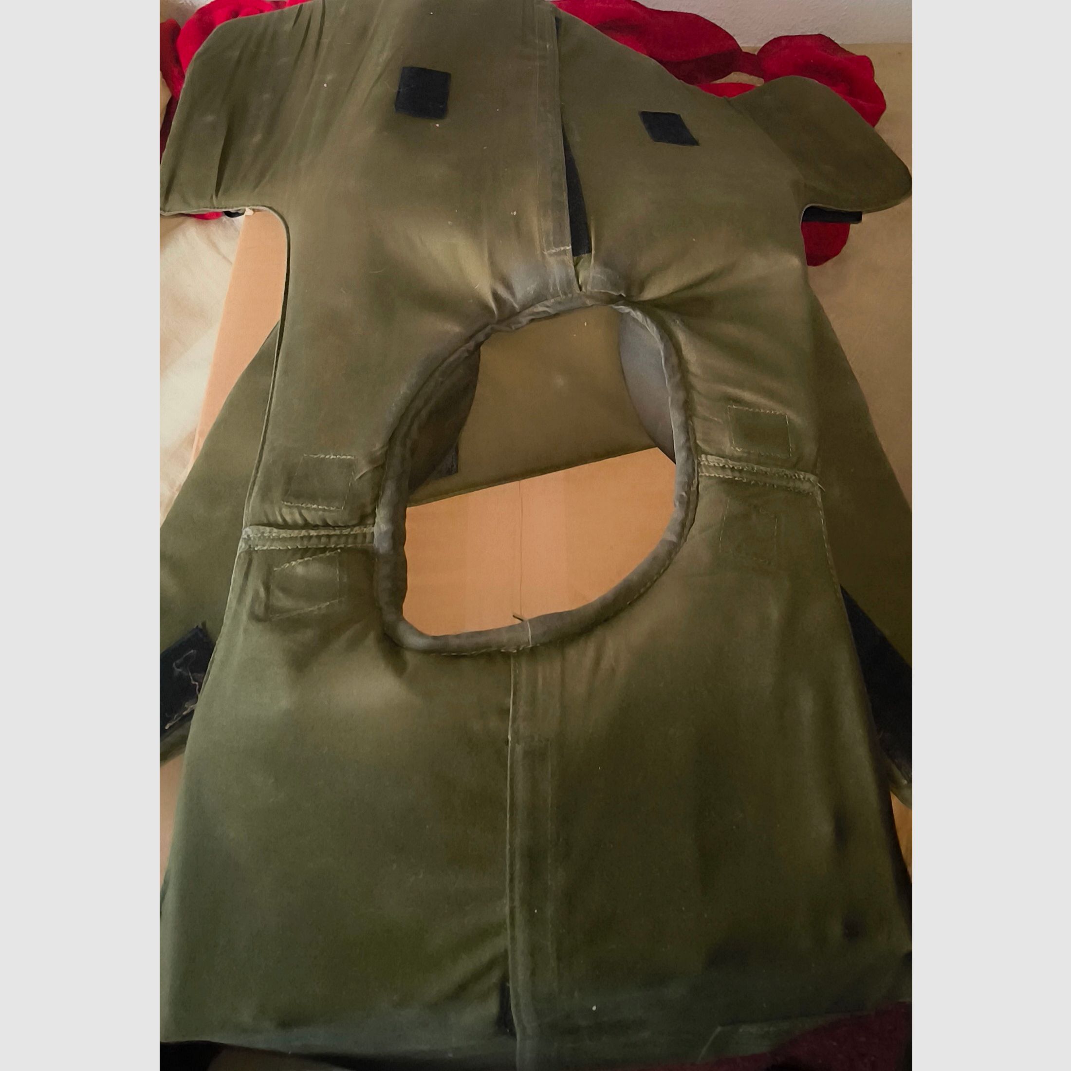 Let op, lees zorgvuldig!! Hongaarse ballistische kogelwerende vest SK3 - gebruikt, geschikt als decoratieobject of voor paintballspelers!!!