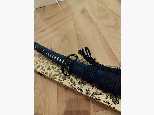 Katana blau mit scharfer Klinge aus 9260 Federstahl Saya mit Ishime Lackierung