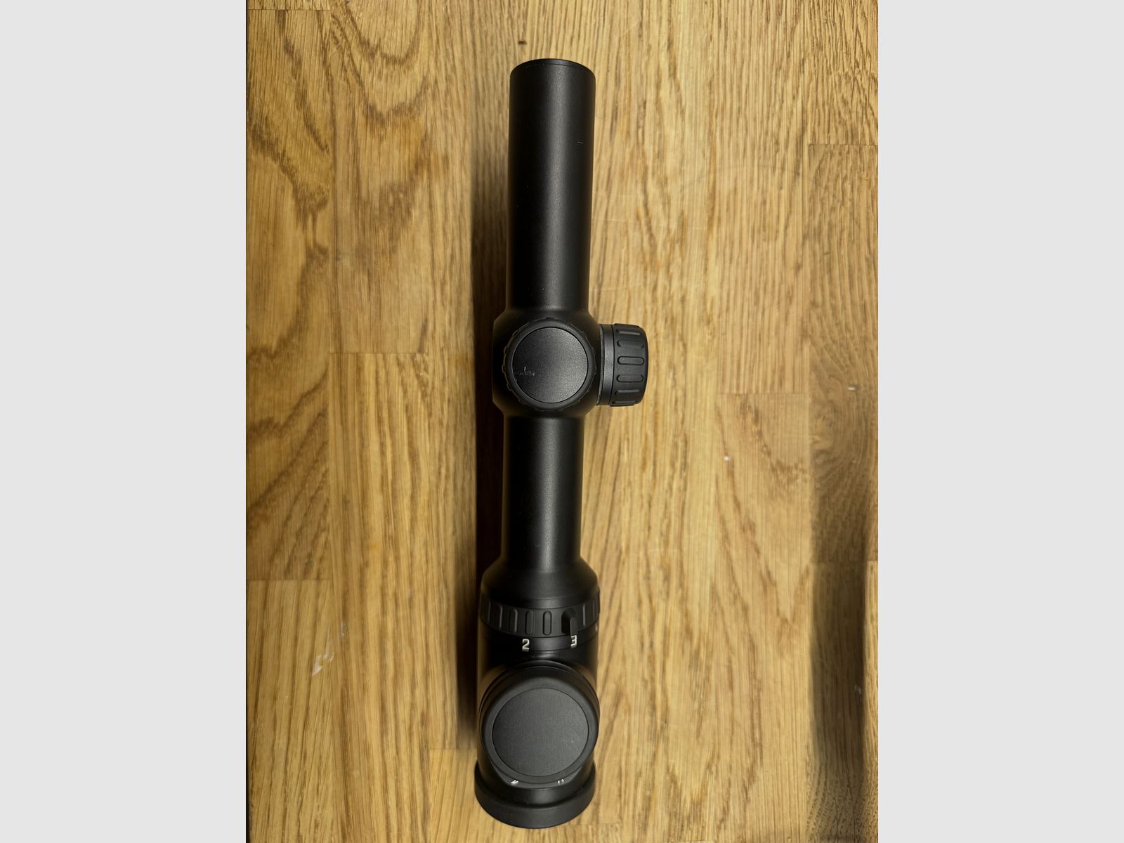 Celownik optyczny Leica Magnus 1 - 6,3 x 24 z krzyżem 4a z szyną