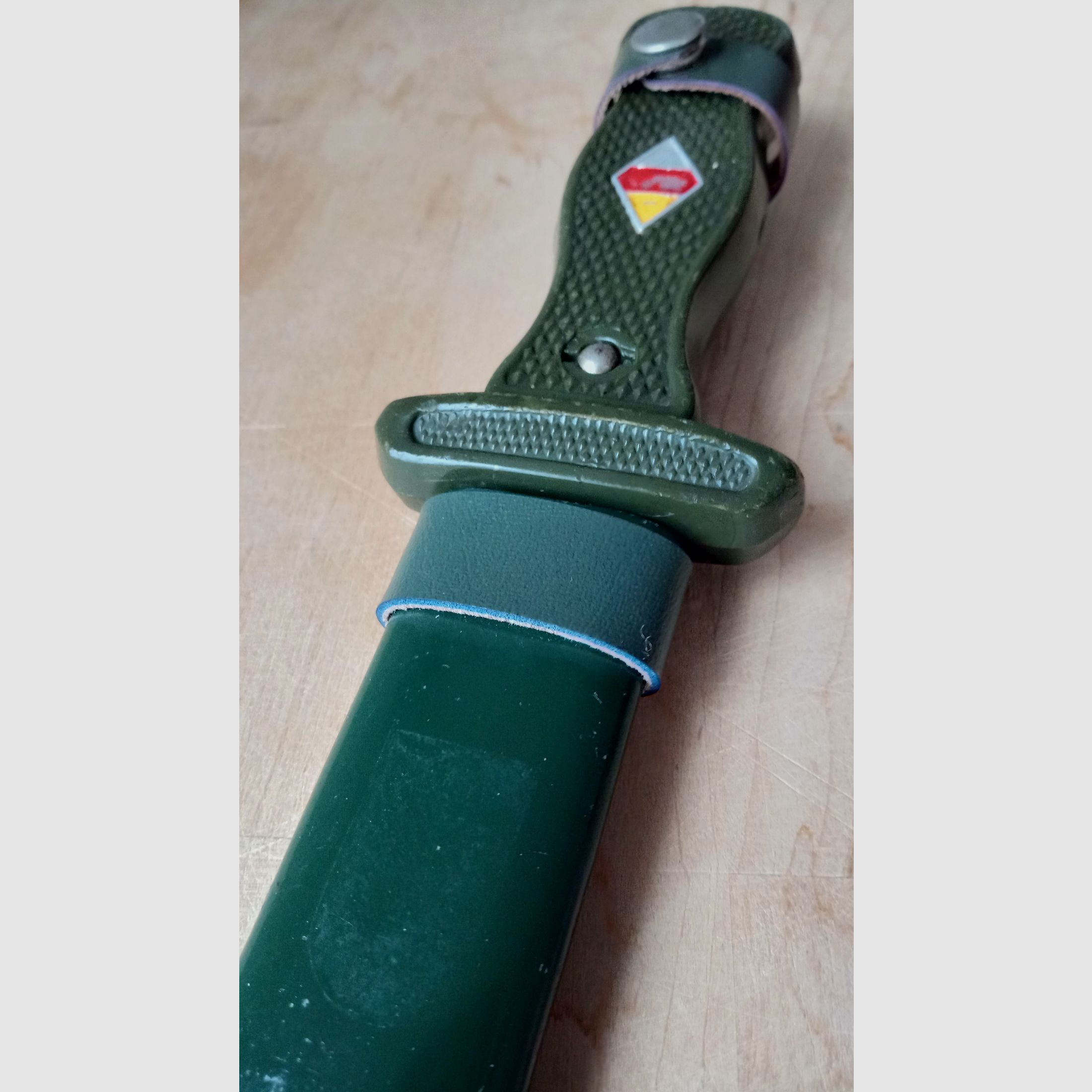 Couteau de randonnée original de Hubertus Solingen de la guerre froide, modèle de couteau de combat de la Bundeswehr et visuellement inspiré du couteau de randonnée HJ