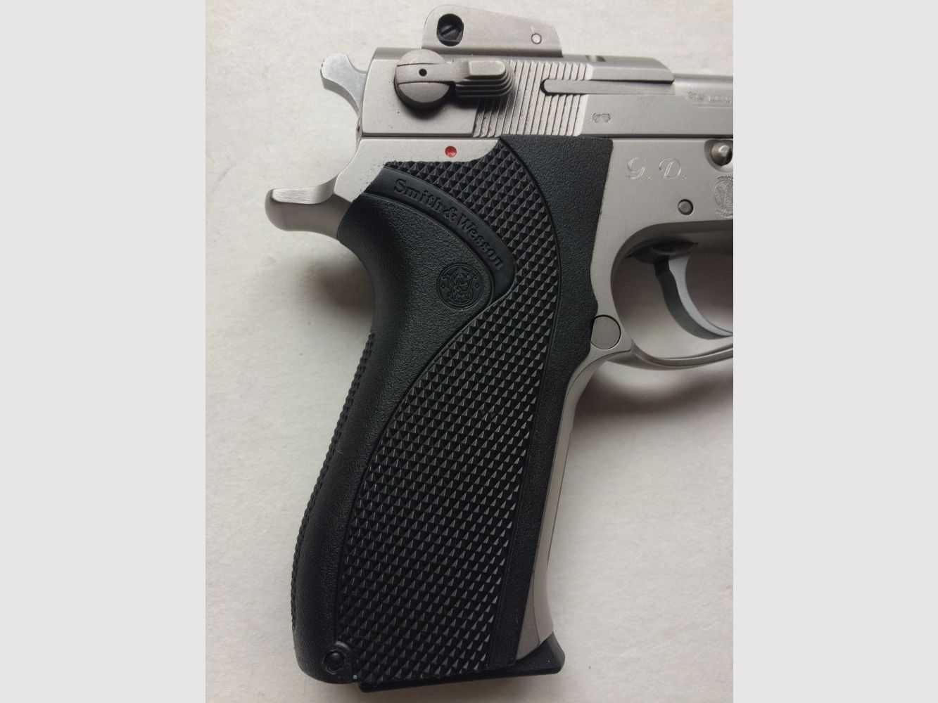 Smith and Wesson	 5906