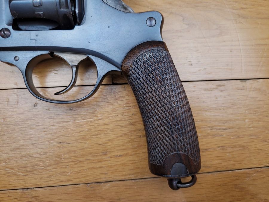 Sehr schöner ziviler Revolver Modell 1892 – Kaliber 8mm 92 – zivile Konstruktion aus Saint Etienne – Herstellung „BD“ – Einzelnummer – Kategorie D – Zustand ausgezeichnet, Bild 13 von 20