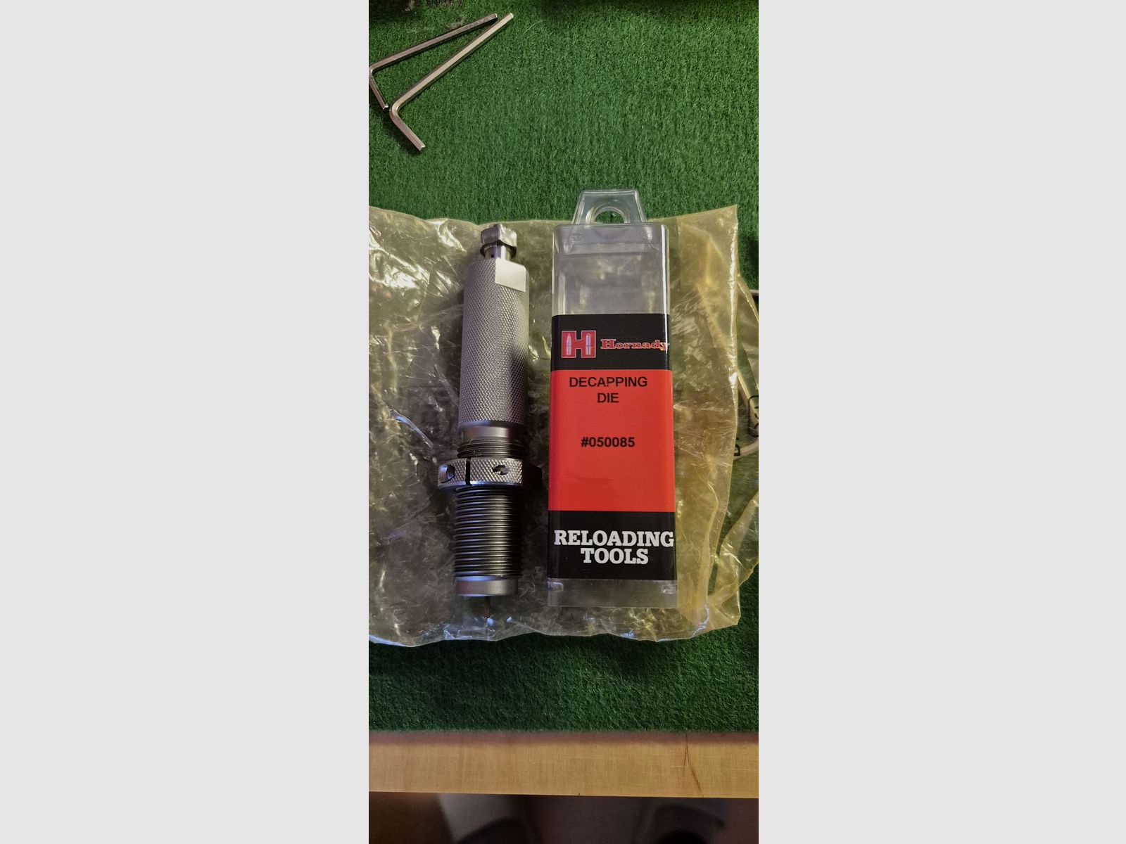 Hornady bullet puller without collet / Hornady primer ejection die