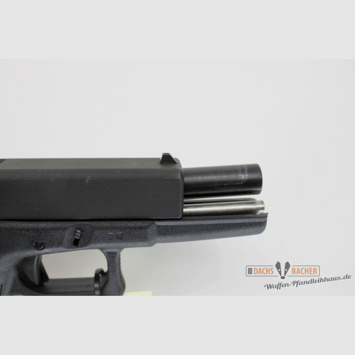 Pistola Glock 17 Cal 9 Para con 4 caricatori, immagine 3 di 3
