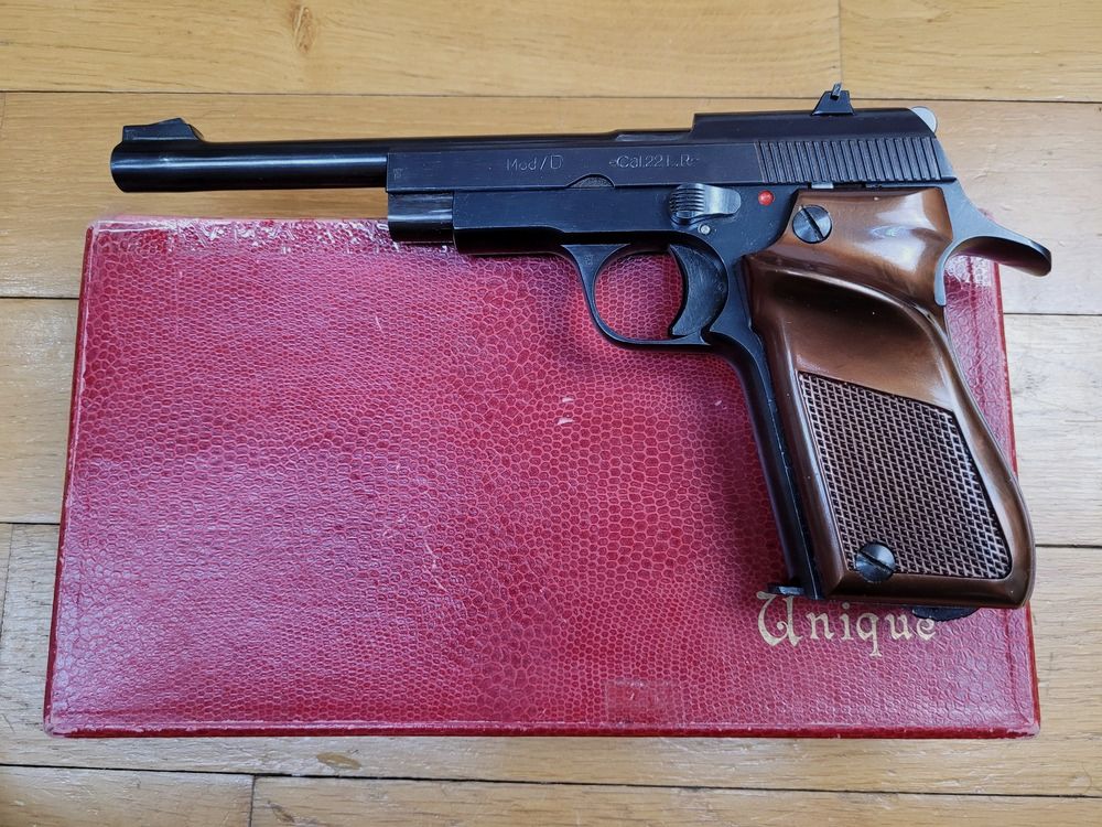 Schöner Unique Modell D6 – Kal. 22LR – Lauf 6 Zoll – Ausgezeichneter mechanischer und ästhetischer Zustand – Zehn-Schuss-Magazin – Sehr zuverlässiges Modell aus Vollstahl – In Originalverpackung für einen Zustand der Waffe, der nahezu neu ist!, Bild 1 von 21