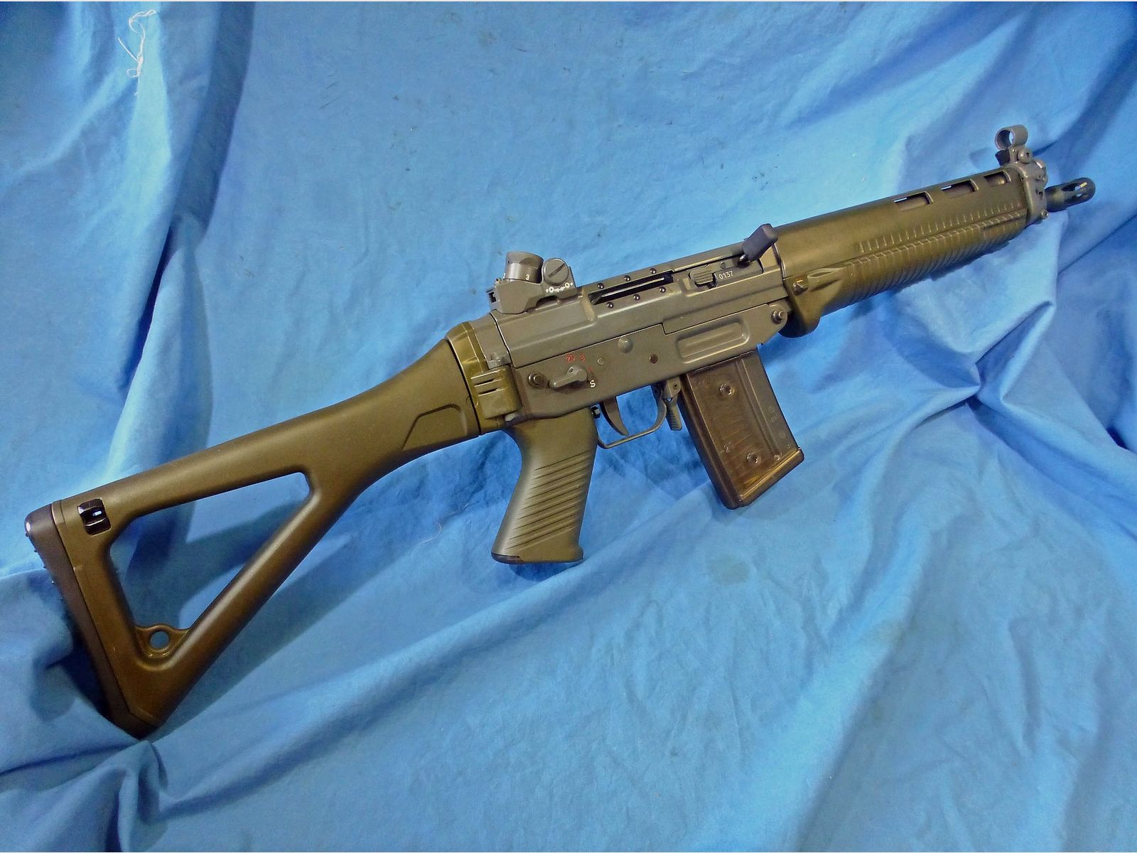SIG SG551-2 Vollautomatische Büchse, Bild 1 von 2