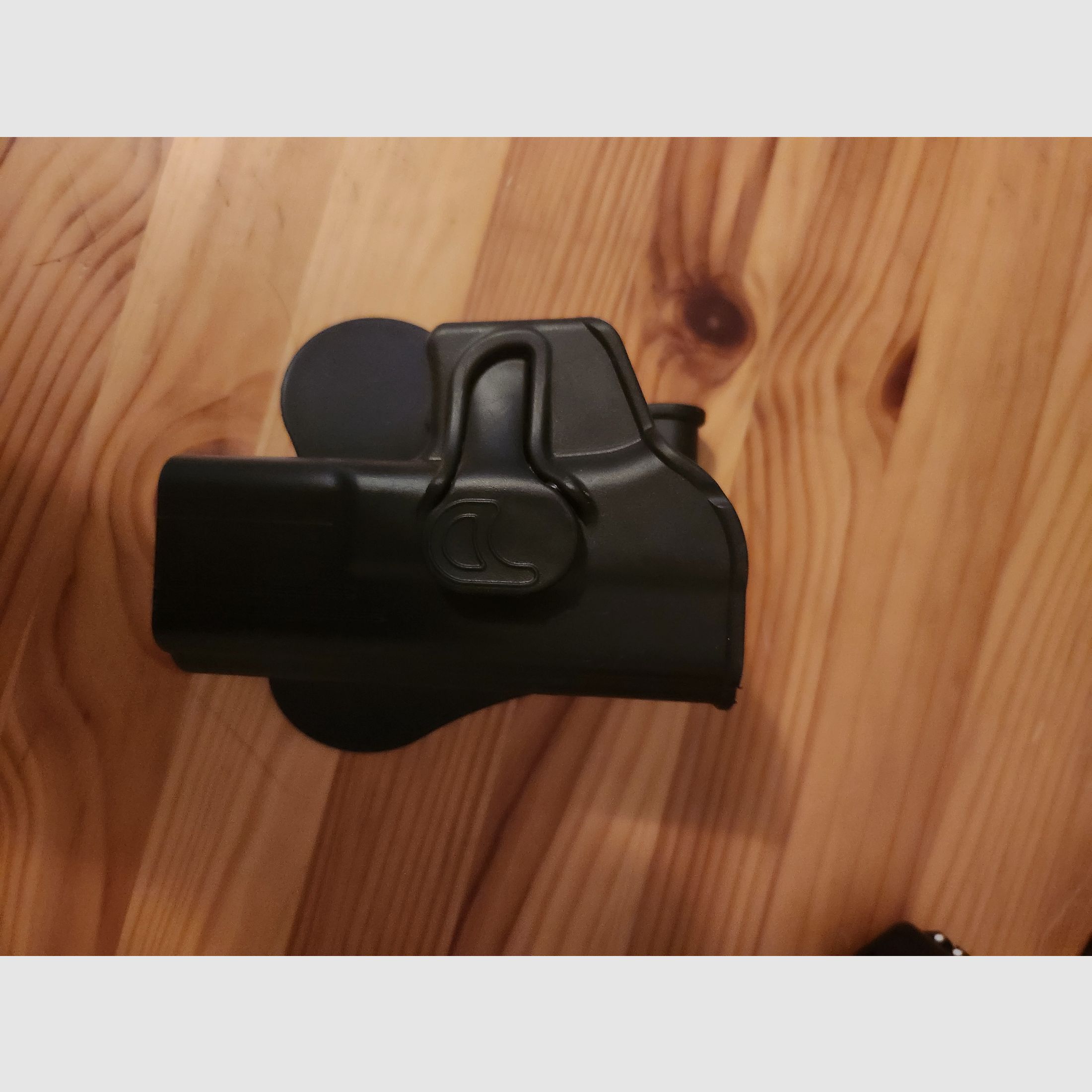 Glock 45 Airsoft 6mm BB – 2 magazines + HPA adapter + holster/accessories – 18+
