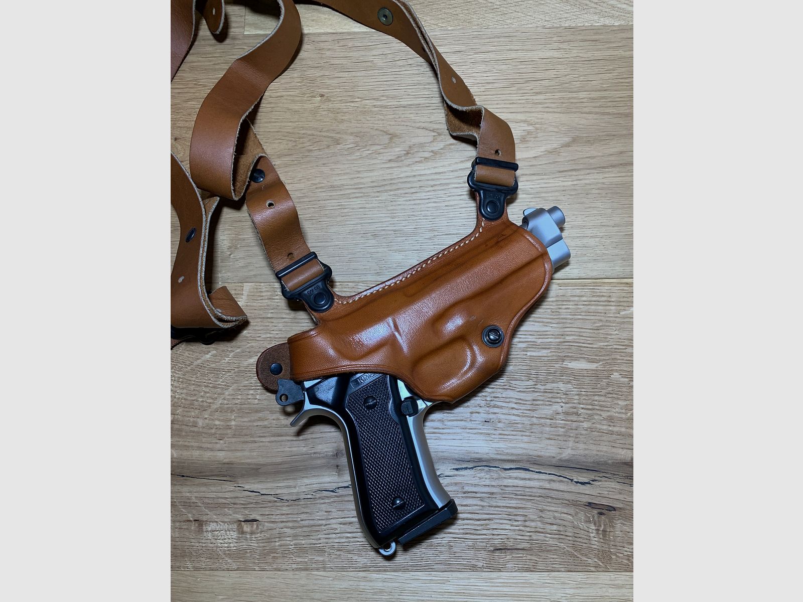 Galco shoulder holster MIAMI CLASSIC suitable for the Beretta Mod. 92 / 92F, WITHOUT pistol