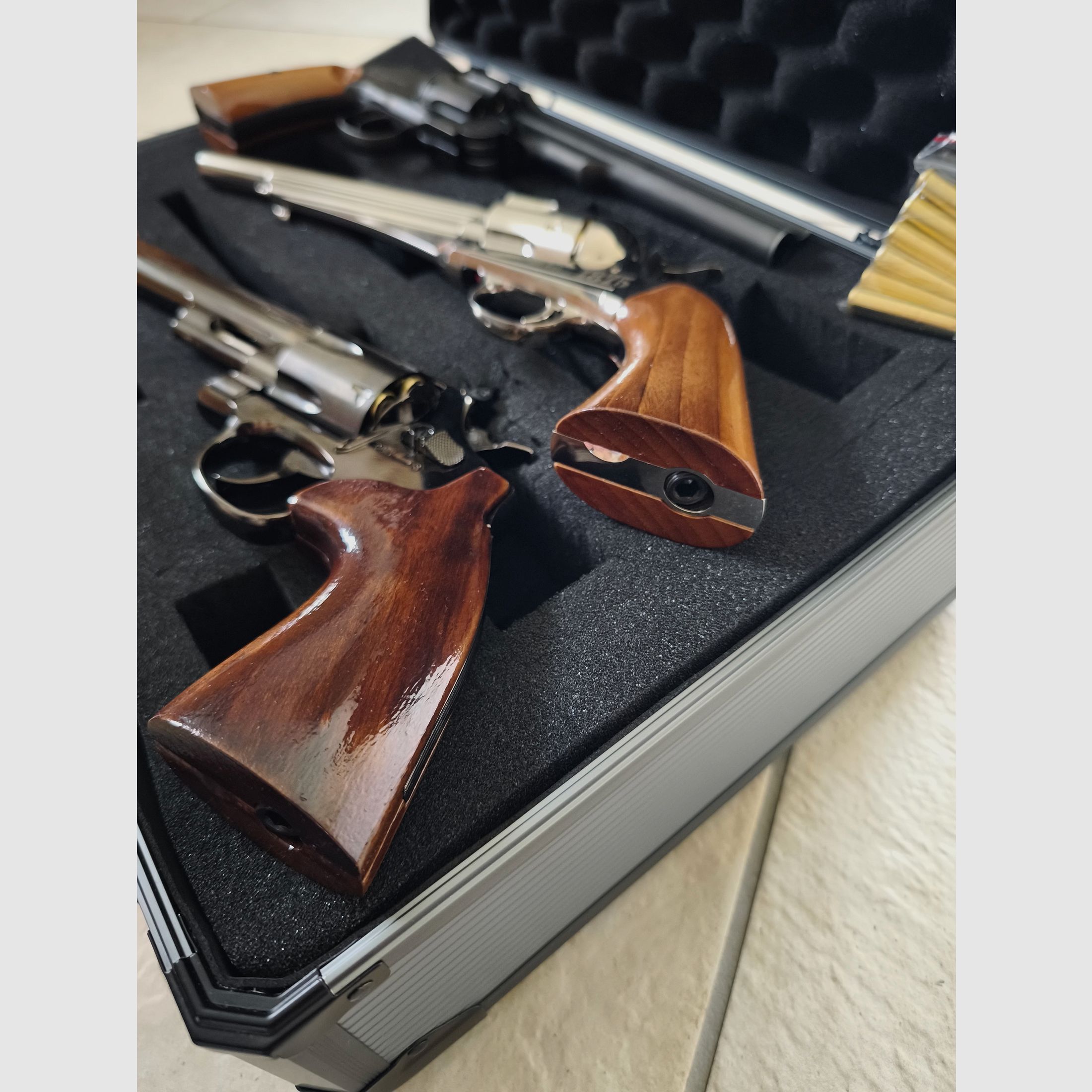 Revolver Set: Remington 1875, Schofield 1877 und M29/Metall+ Echtholz/ Neuwert über 800€