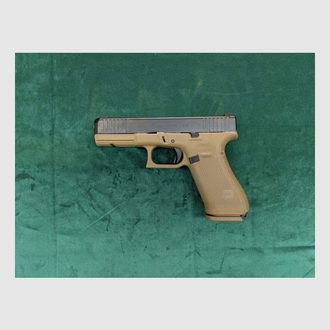 Glock 17 Gen 5 Coyote