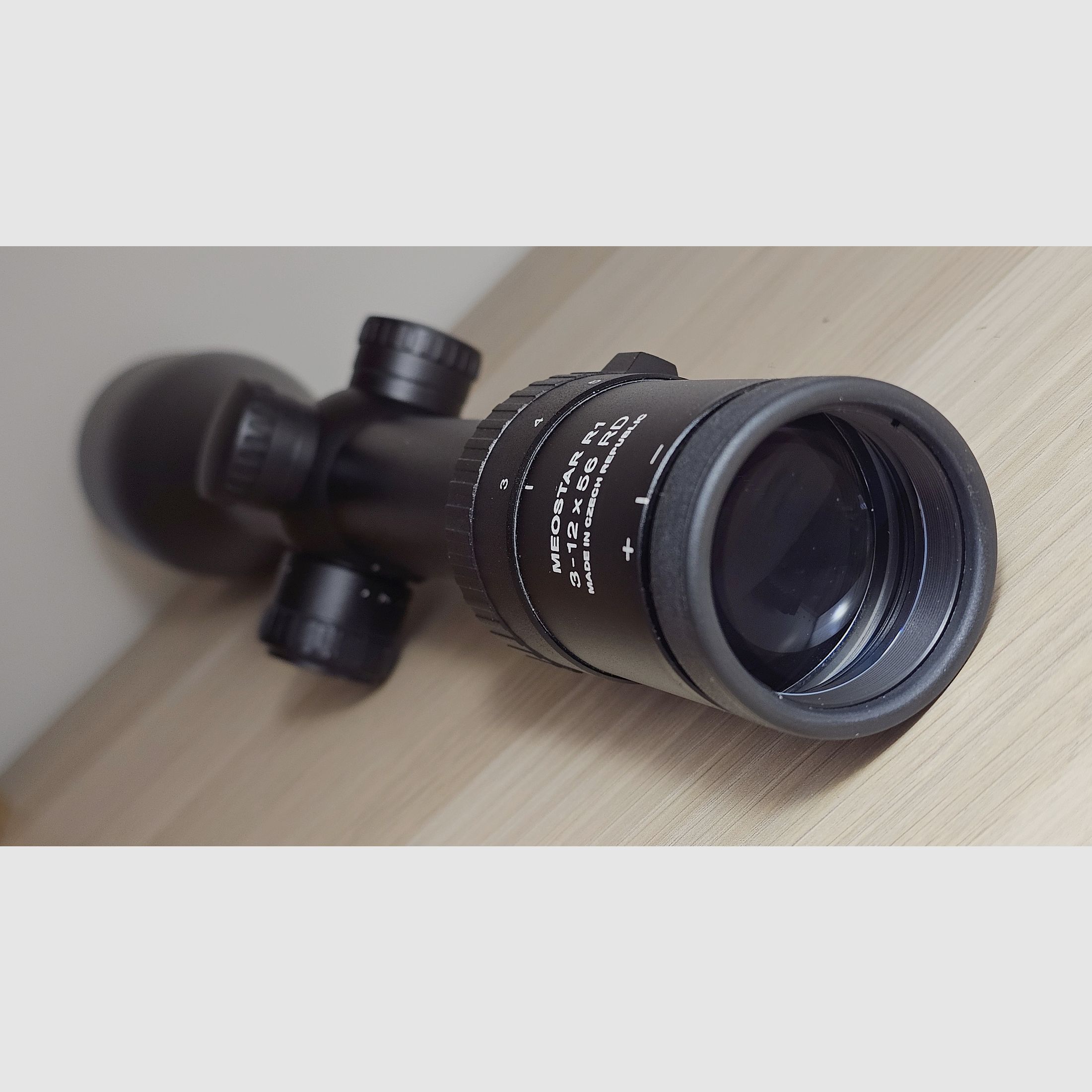 Viseur Meopta MeoStar R1 3-12x56 RD (point lumineux, Abs. 4C) incluant le montage Blaser original (anneaux de 30 mm) et des capuchons Flip-Open