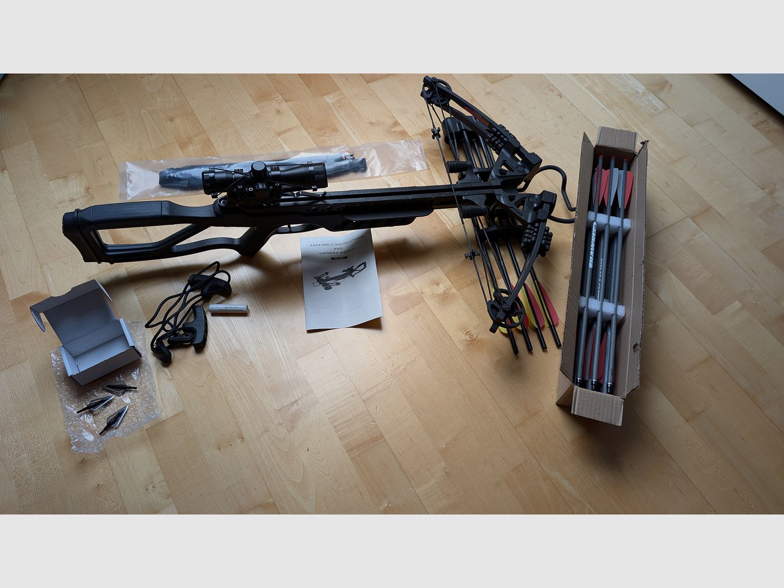 Man Kung 185 lbs Compound Armbrust neuwertig mit viel Zubehör und Jagdspitzen