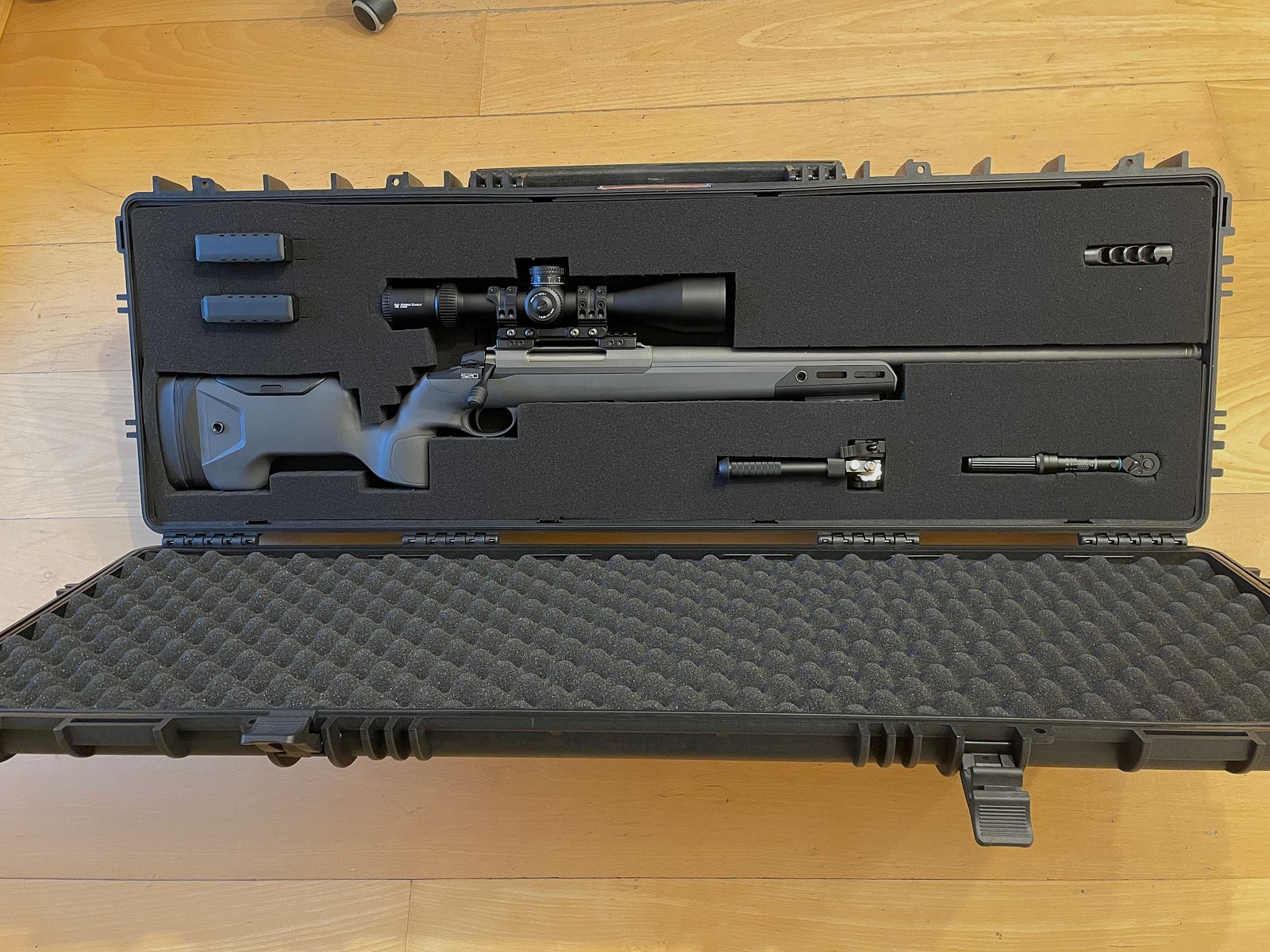 *Neu*  Sako S20 Precision .300 WinMag 24 Zoll plus Zubehör Vorderschaft/Hiterschaft True Timber Strata