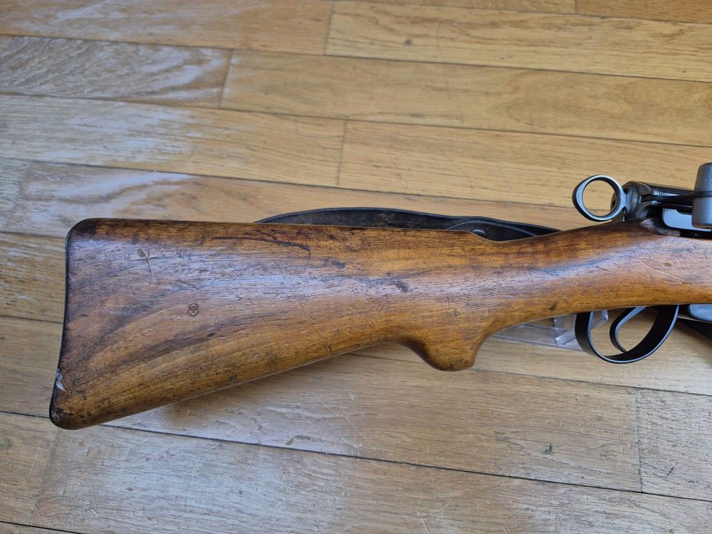 Schöner K31-Mosqueton - Kal. 7.5×55 - Sehr schöner Nussbaum-Schaft - Ultra weiche und klare Mechanik - Exzellenter Abzug - Sehr schöner Lauf - 100% einheitliche Seriennummer - Prüfungszertifikat vorhanden - Riemen, Laufabdeckung und 2 Clips als Bonus! - Die Schweizer Qualität - TBE+, Bild 3 von 30