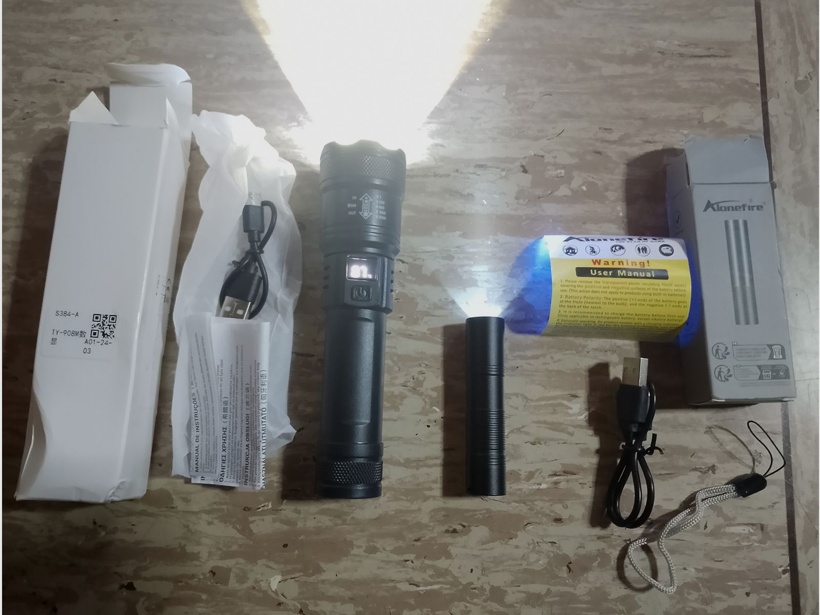 2 Taschenlampe wiederaufladbar USB 1x  UV Schwarzlicht Lampe klein 1 x LED groß mit Zoom Strobo funktion  