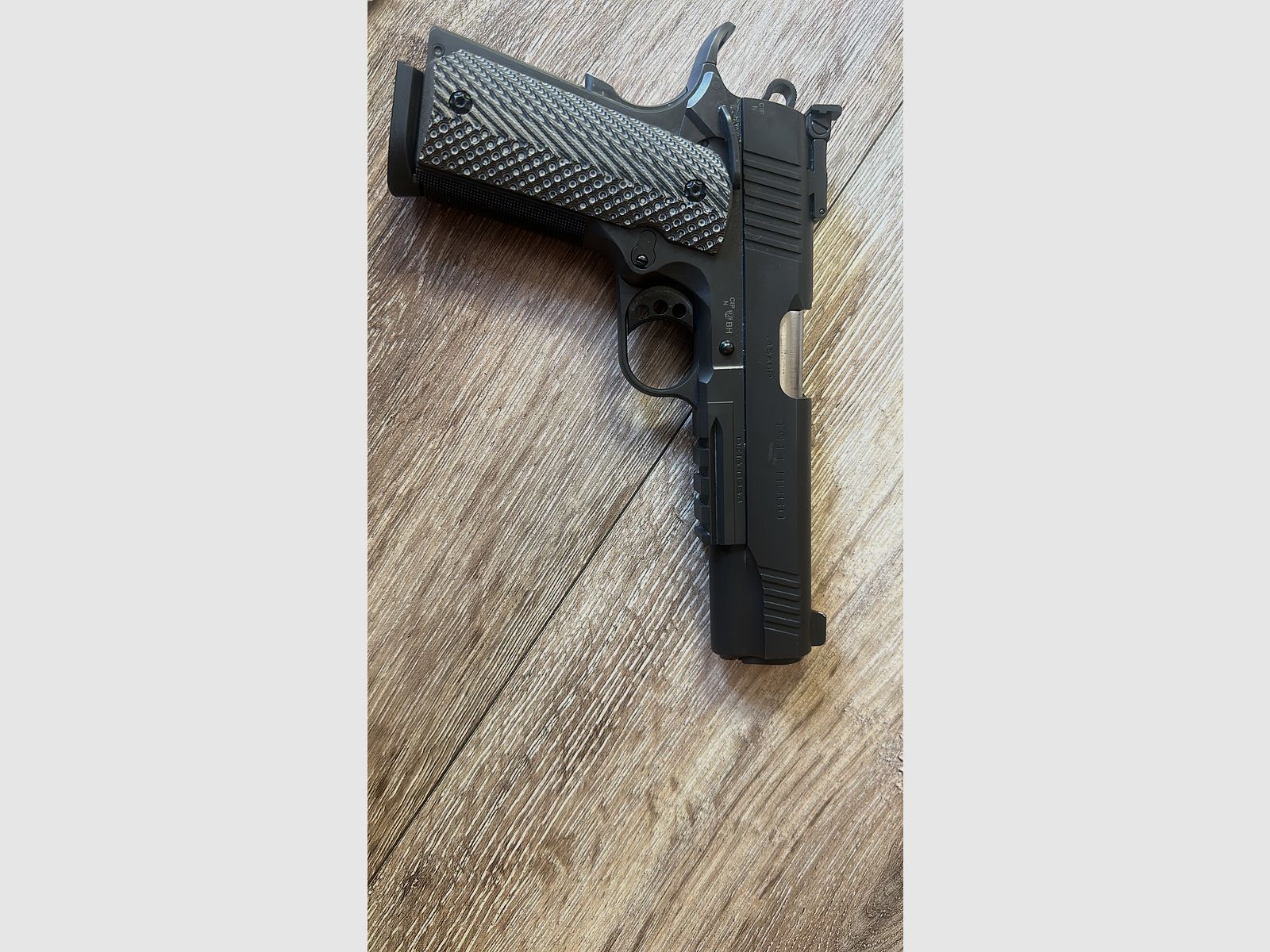 Schmeisser Hugo 1911 in .45 erst 350 Schuss