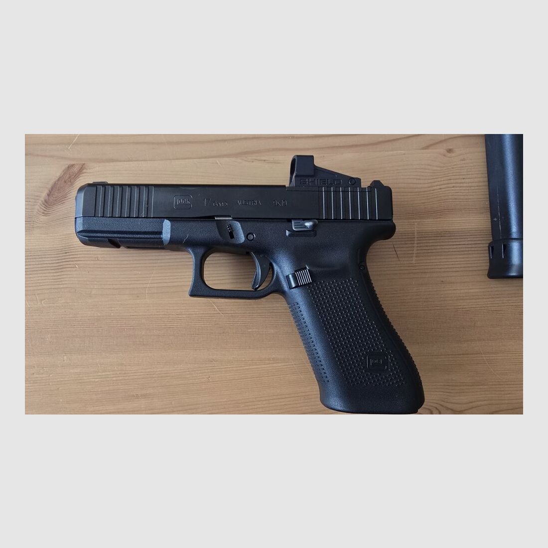 GLOCK GLOCK 17 MOS Gen. 5 mit SHIELD SMSc Red Dot
