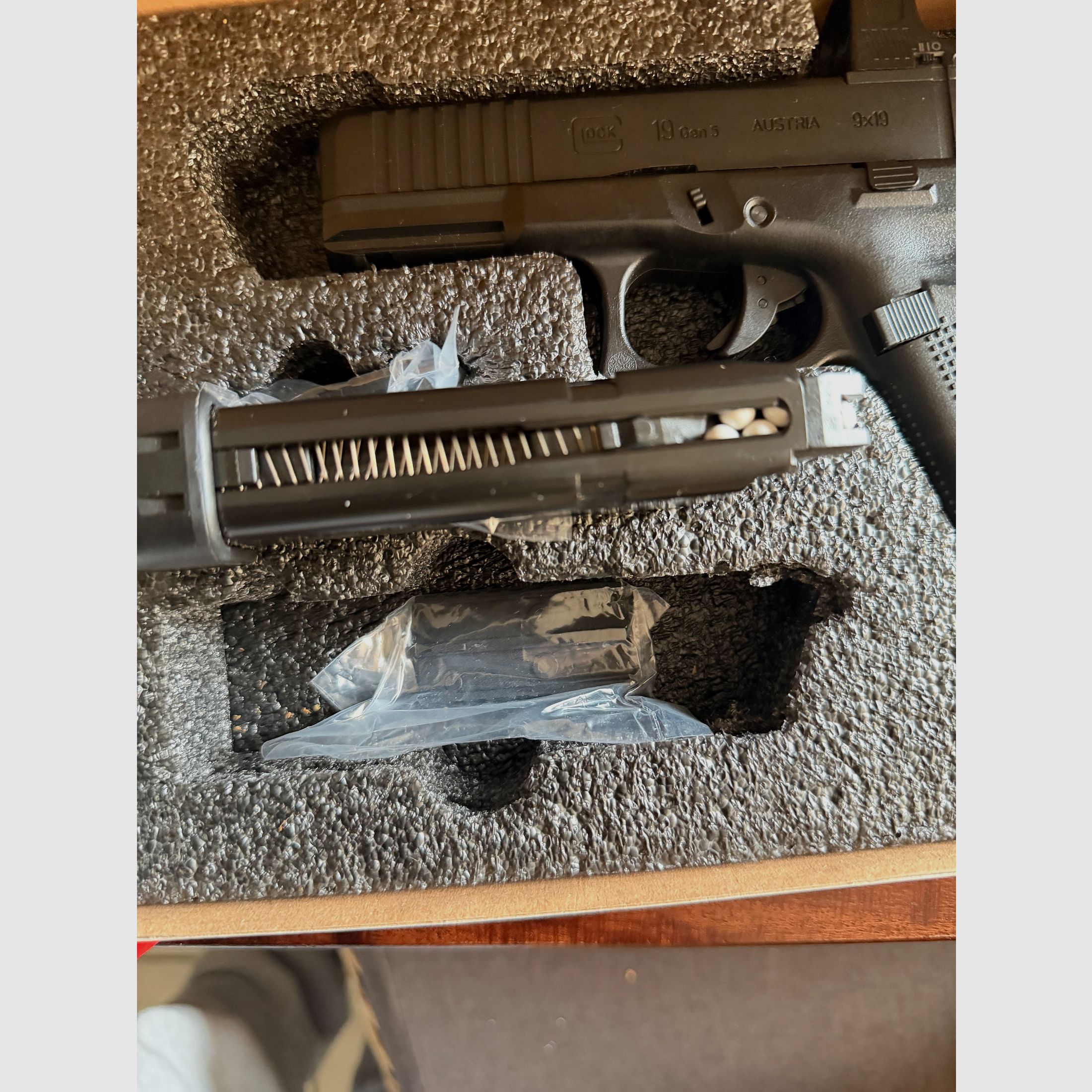 Umarex GLOCK 19 Gen5 MOS GBB 6 mm BB Airsoft avec viseur RDS8, image 3 sur 6