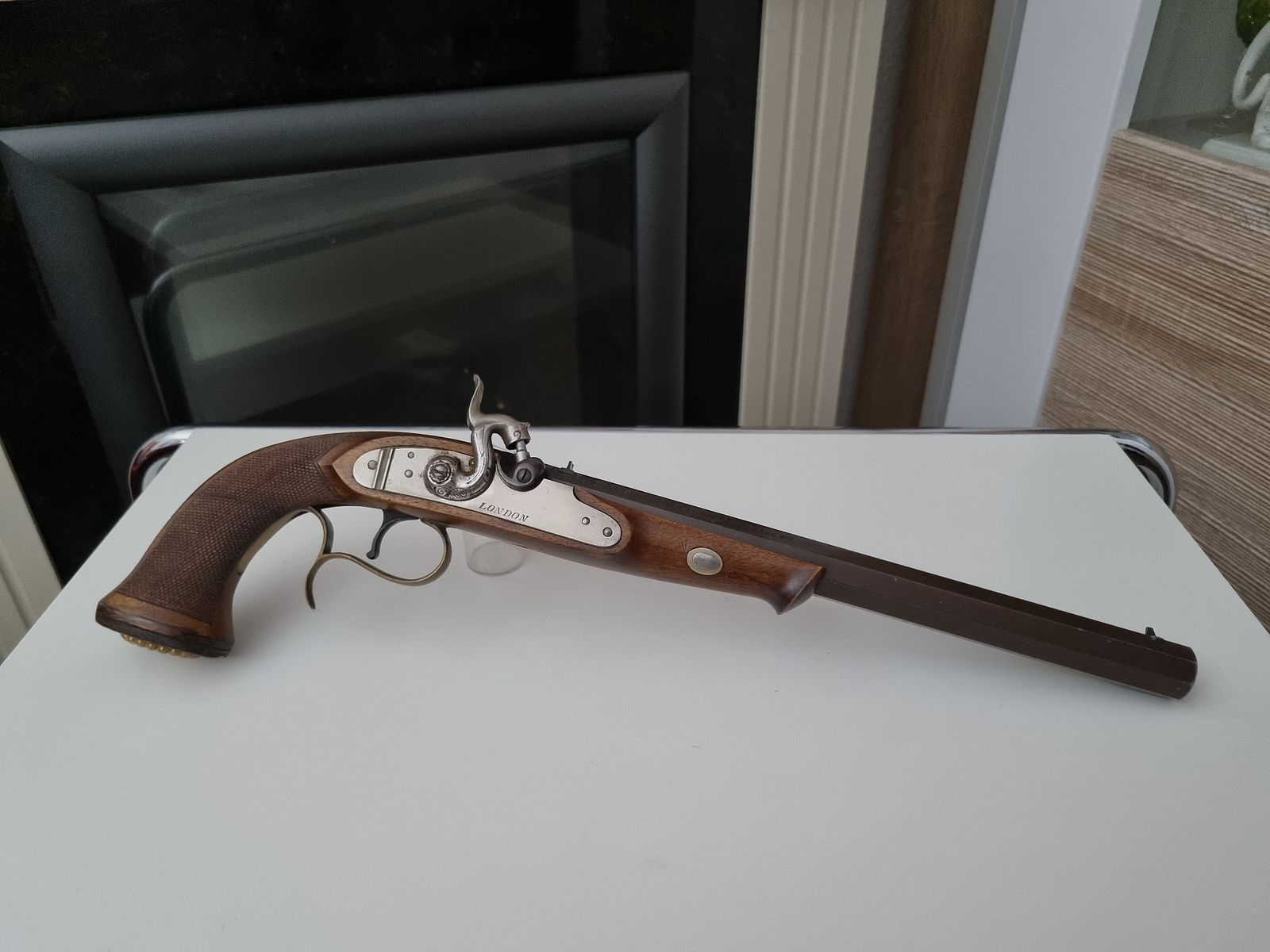 Front-loading percussion pistol model W. Parker of London caliber: .45