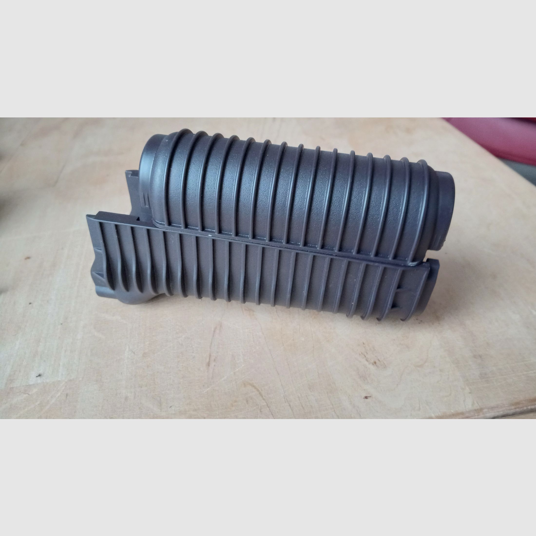 AIRSOFT - Ribbed plum polymer handguard for the toy Krinkov (AKS-74u) / Price negotiable // GBB S-AEG / AKSU