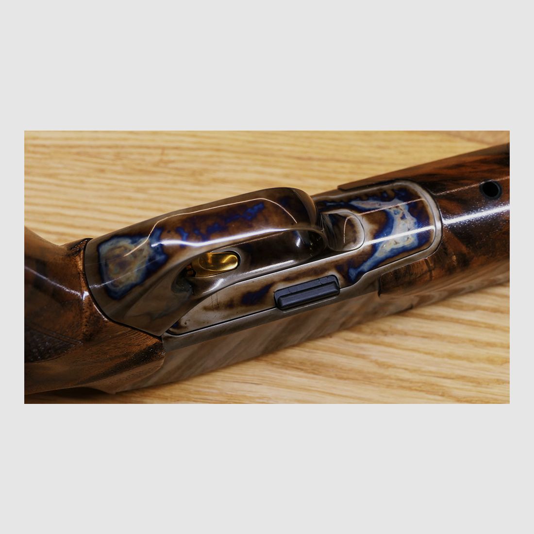 Blaser R8 culata perforada con endurecimiento de colores / sistema de acero / acabado brillante / SUEÑO DE MADERA Y ACERO