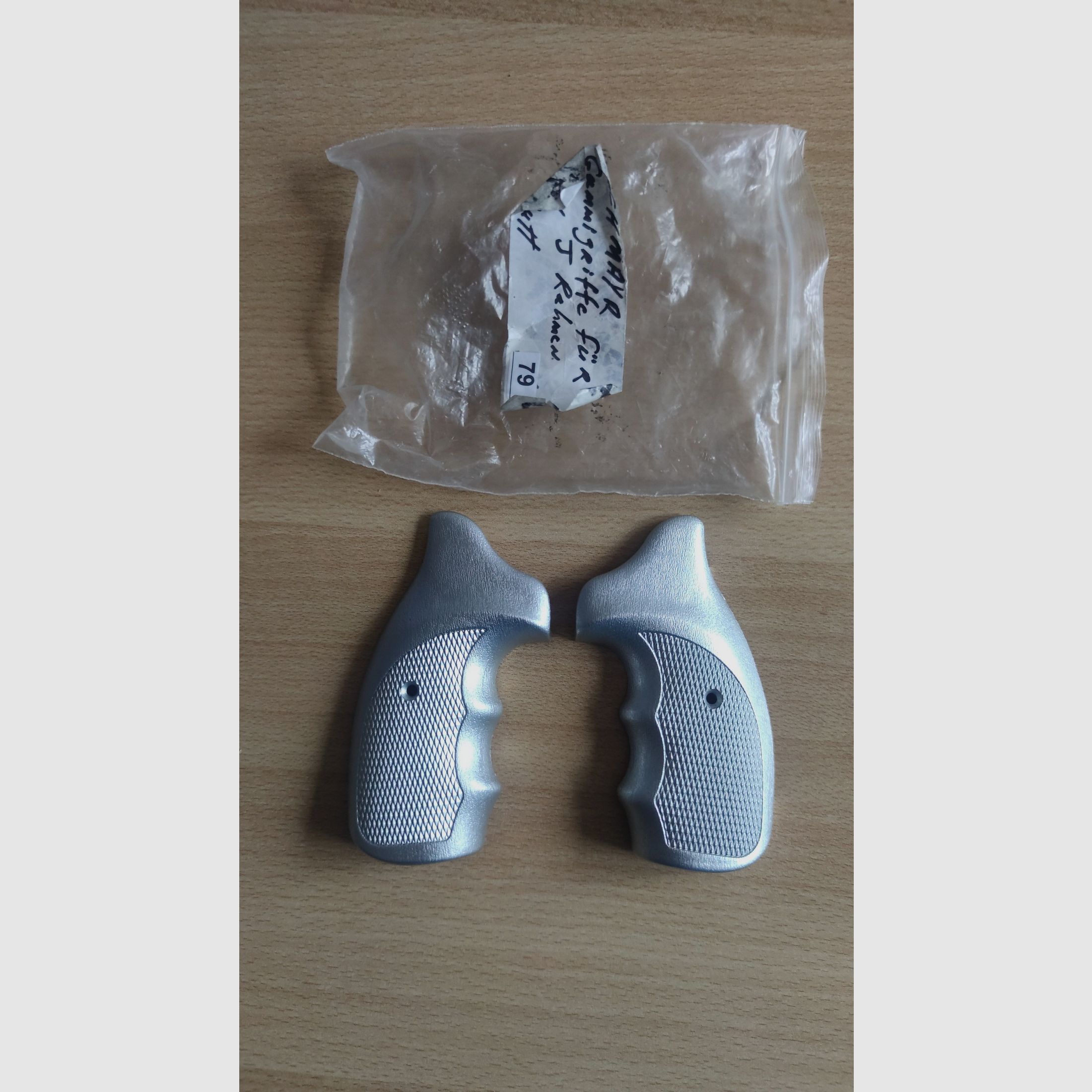 Combat Griffschalen für Röhm, Ekol, Zoraki Revolver - silber! 