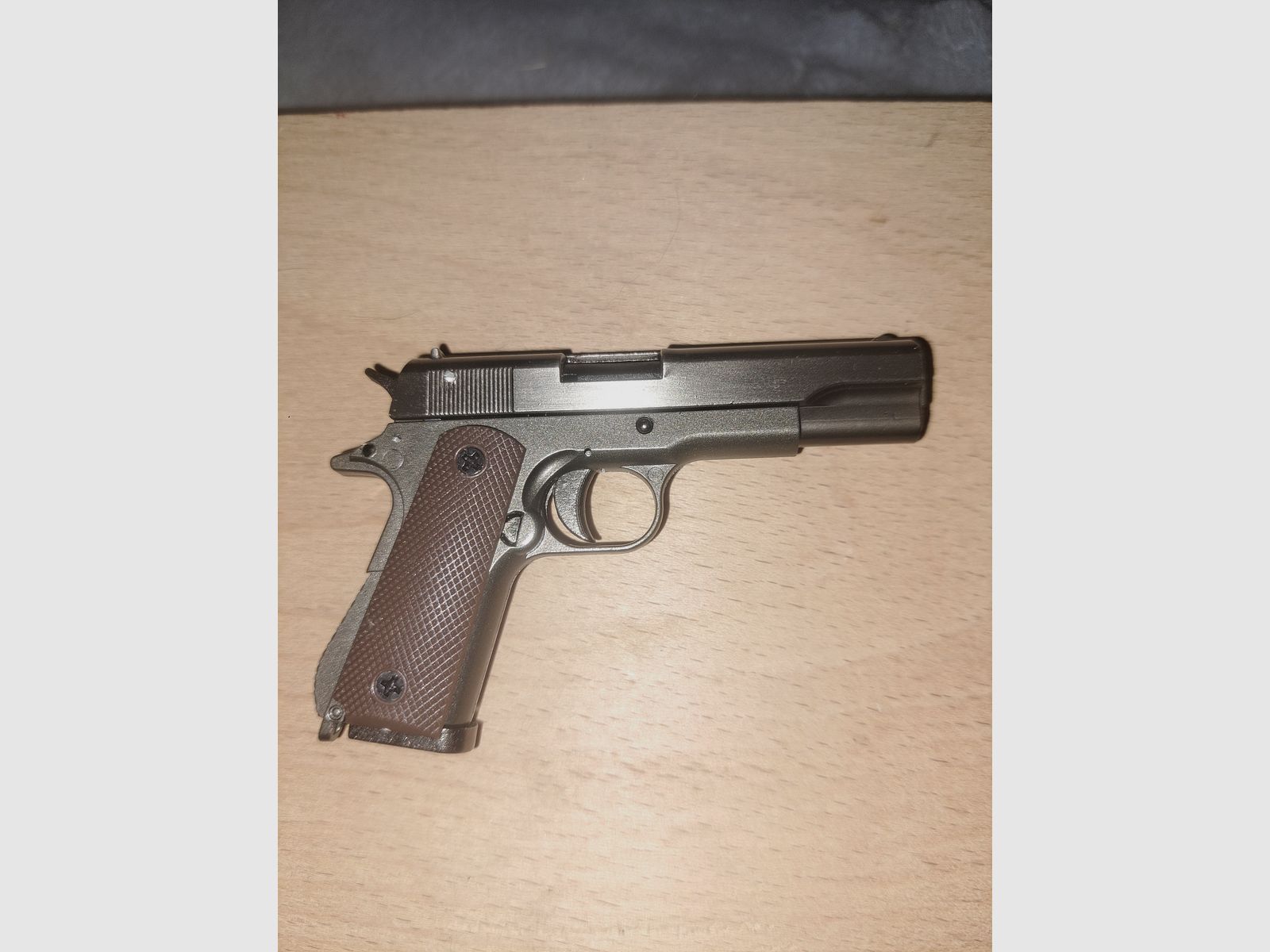 Schlüsselanhänger 1:3 Modell "Colt Government 1911"