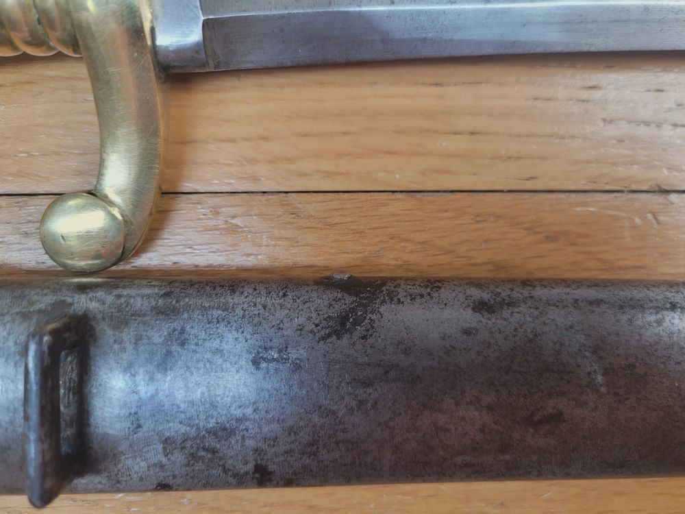 Très rare Sabre-Baïonnette modèle 1840 – Type pour le Fusil Thierry de Rempart allégè – Diamètre de douille 27mm avec encoche – Avec son encore plus rare fourreau conforme – Ensemble en État Sup !, image 6 sur 19