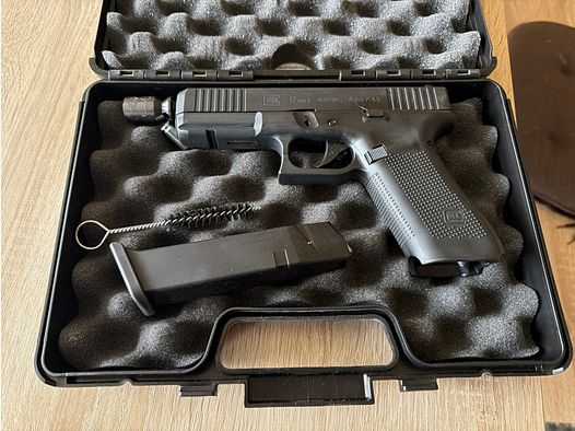 Glock 17 blank firing gun