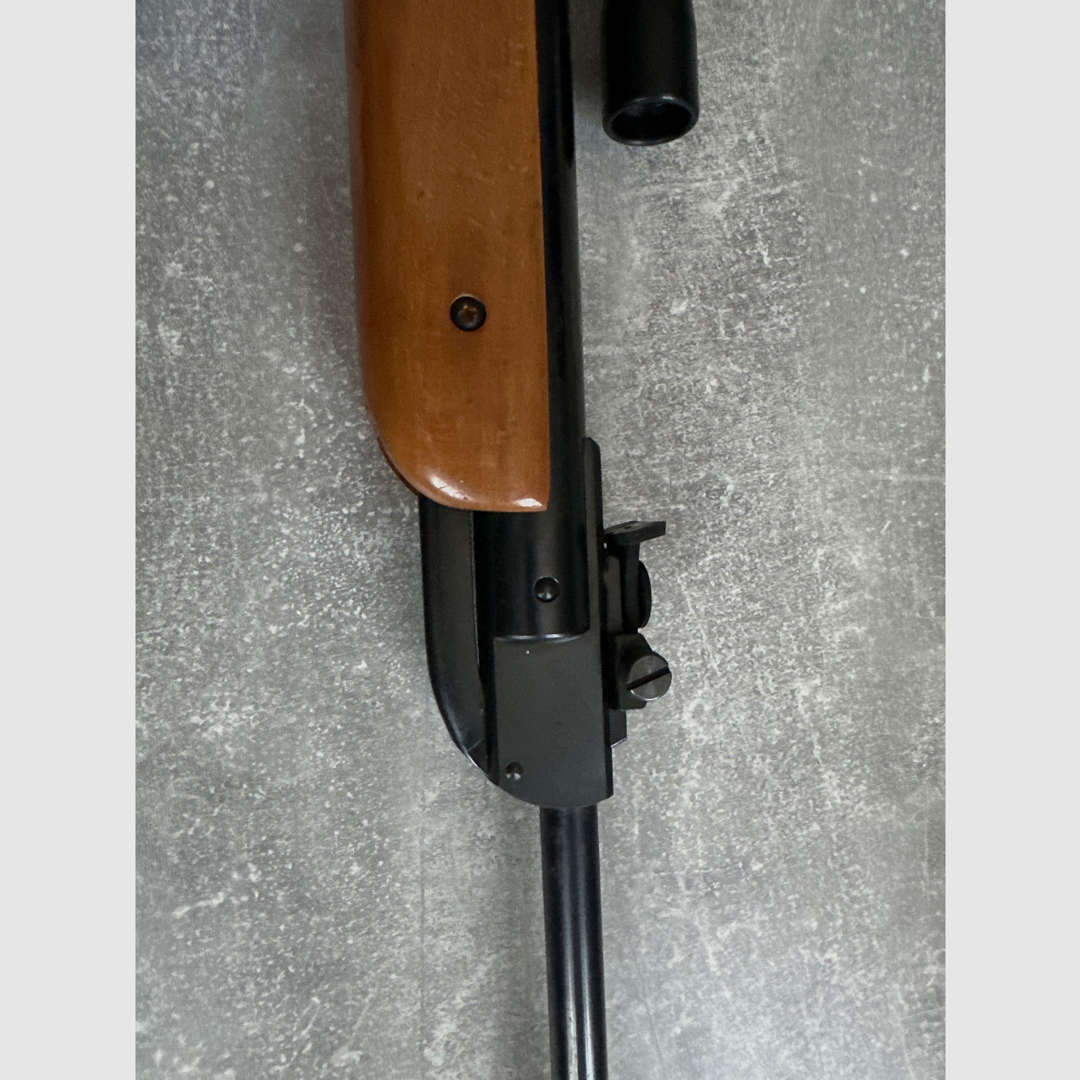 Diana wiatrówka model 35 kal. 4,5 mm bez oznaczenia F, ponieważ wyprodukowana przed 1970 rokiem!! Super stan!