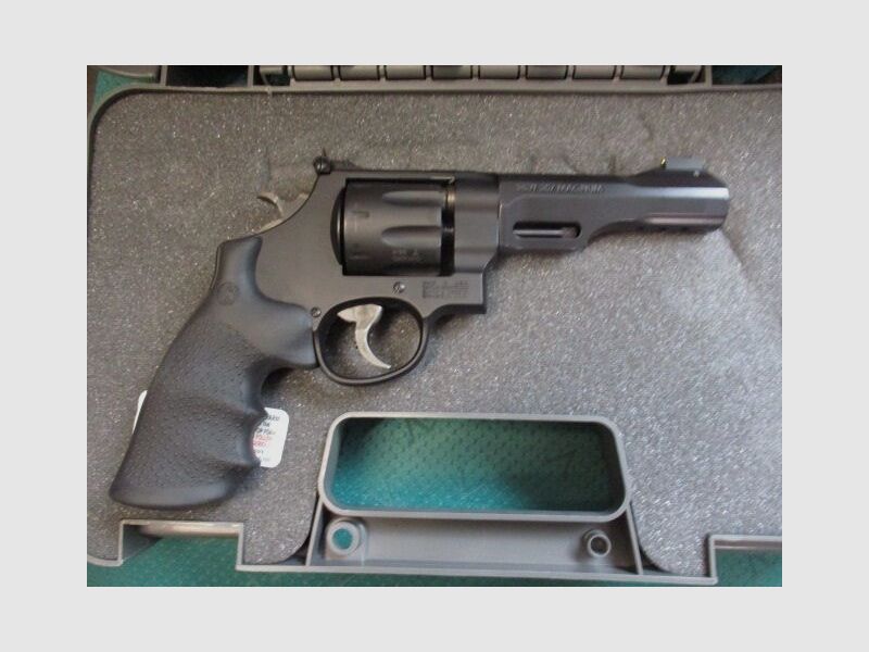 Revolver Smith & Wesson Performance Center M327 TRR8 5-inch in Box M327
