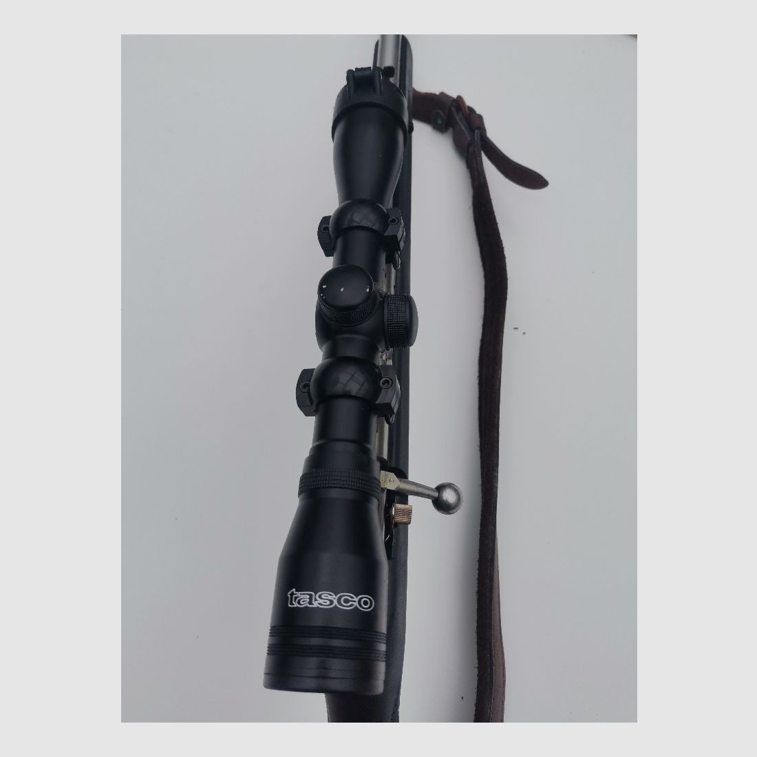 Savage 93 Allwetter Schonzeitbüchse .22 Mag, .22 WMR mit Zielfernrohr