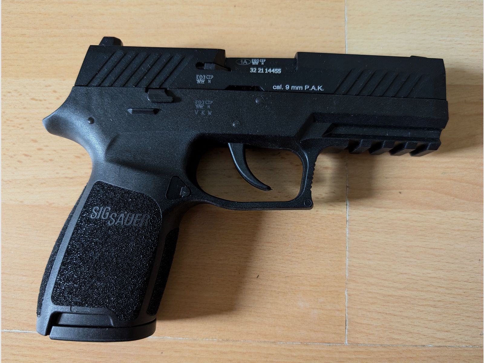 Sig Sauer P 320 9 mm PAK - schwarz / Frei ab 18