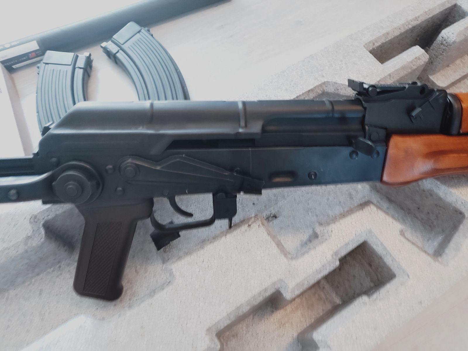 GHK AKMS Vollmetall Echtholz Gas-Blow-Back mit TNT-Lauf und Hop Up Kammer in Top Zustand