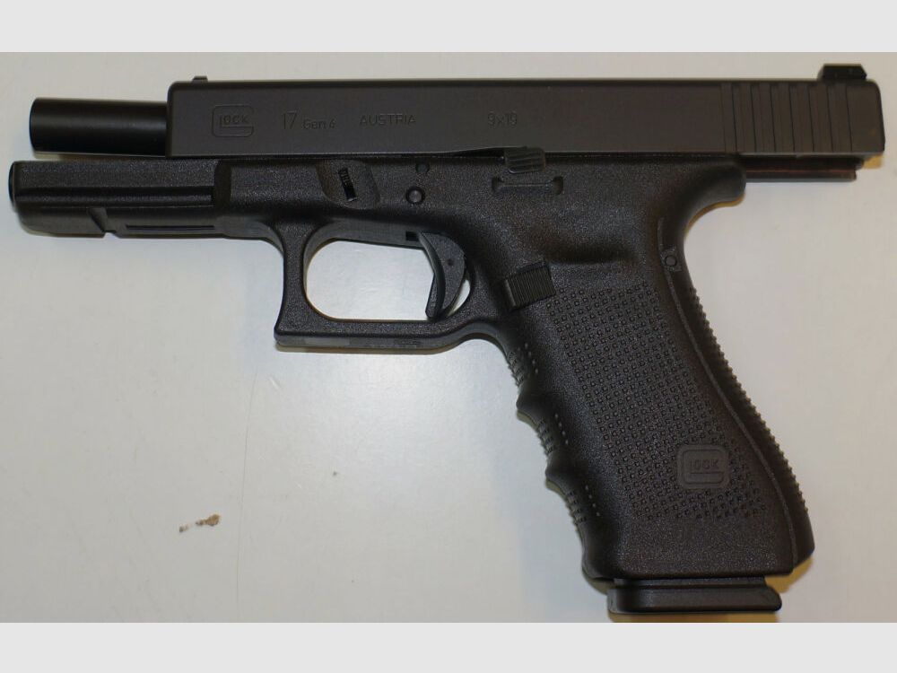 Pistola Glock Glock 17 Gen4 en calibre 9mm Para (9x19) Incl. accesorios