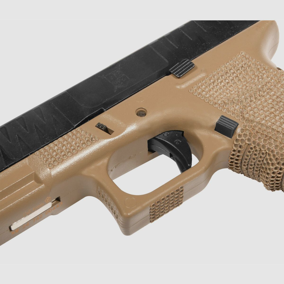 P05 GBB Airsoft Pistole in Tan | Delta Armory
