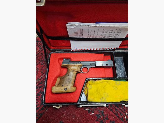 Hämmerli International – Wysokiej jakości szwajcarska pistolet sportowy w kalibrze .22 l.r. w bardzo dobrym stanie z walizką i akcesoriami z spadku
