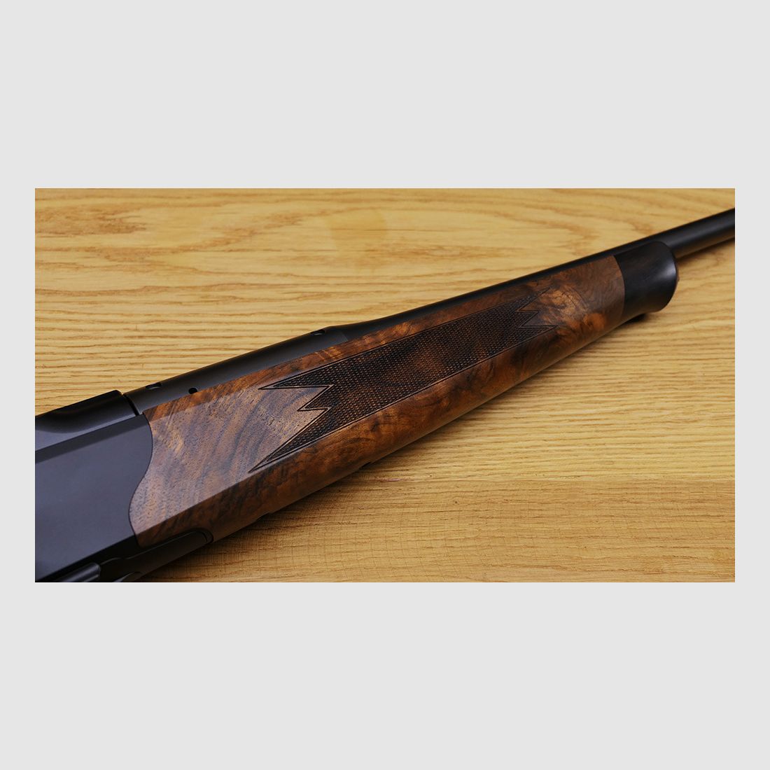 Blaser R8 Holzklasse 7 / Stahlkugel gerändelt mit Goldlinie / Kaliber und Lauflänge nach Wahl