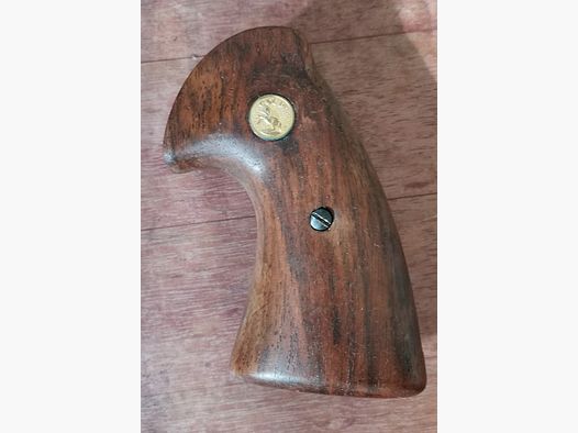 Griffschalen Colt Holz