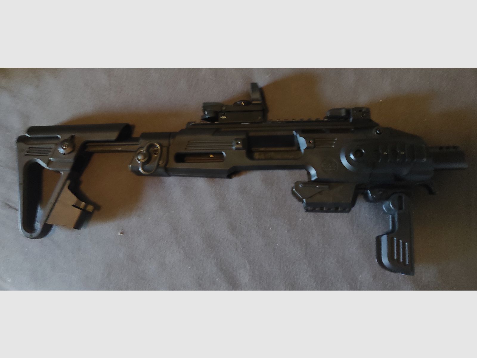 Glock 18C GBB - G18C inkl. Magazinen, Roni Kit und Visier 