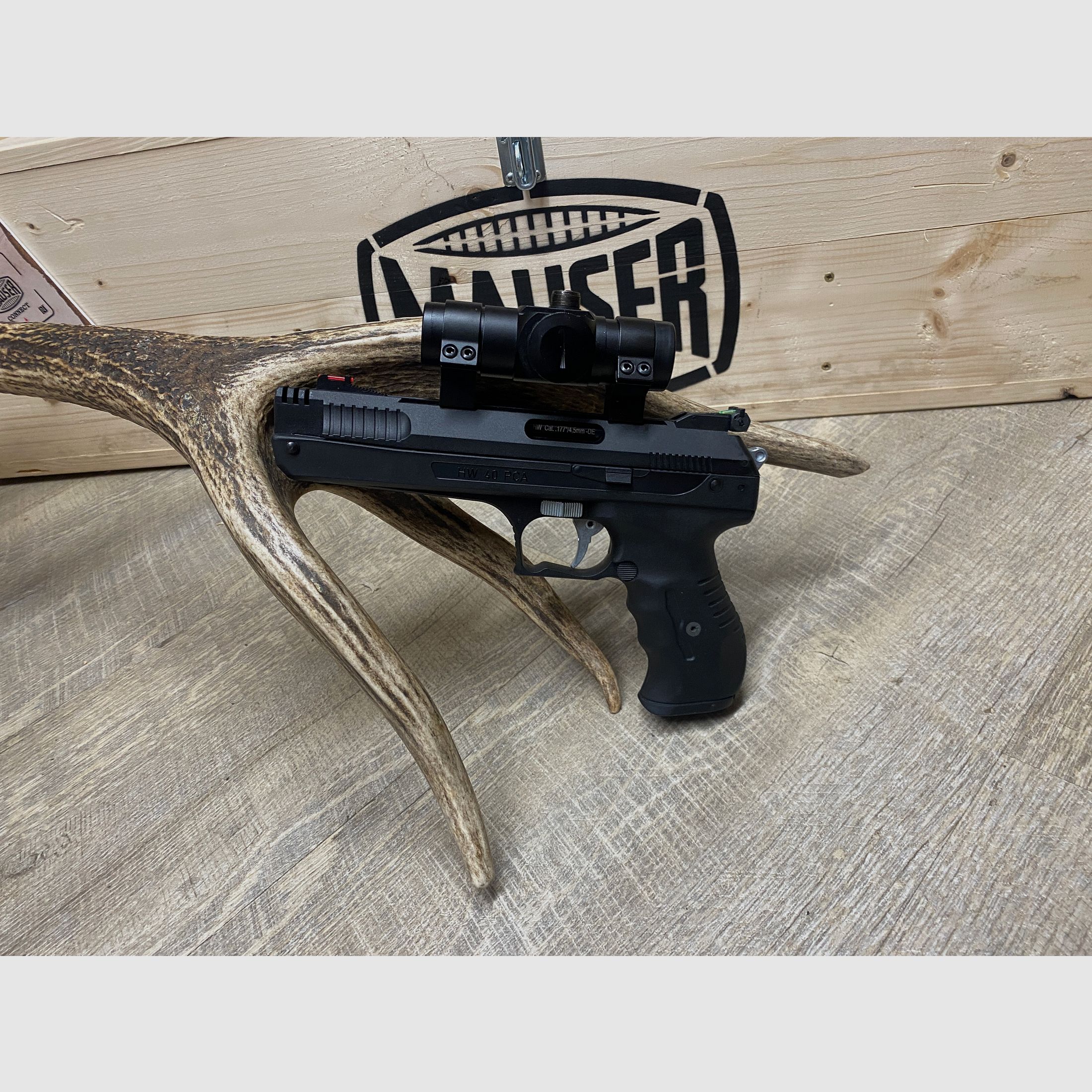 Weihrauch HW 40 PCA, mit Diana Red Dot