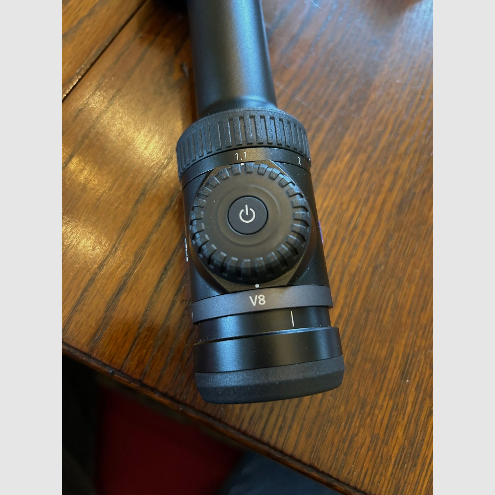 Zeiss V8 1.1 - 8 x 24 with rail, no Swarovski or Leica