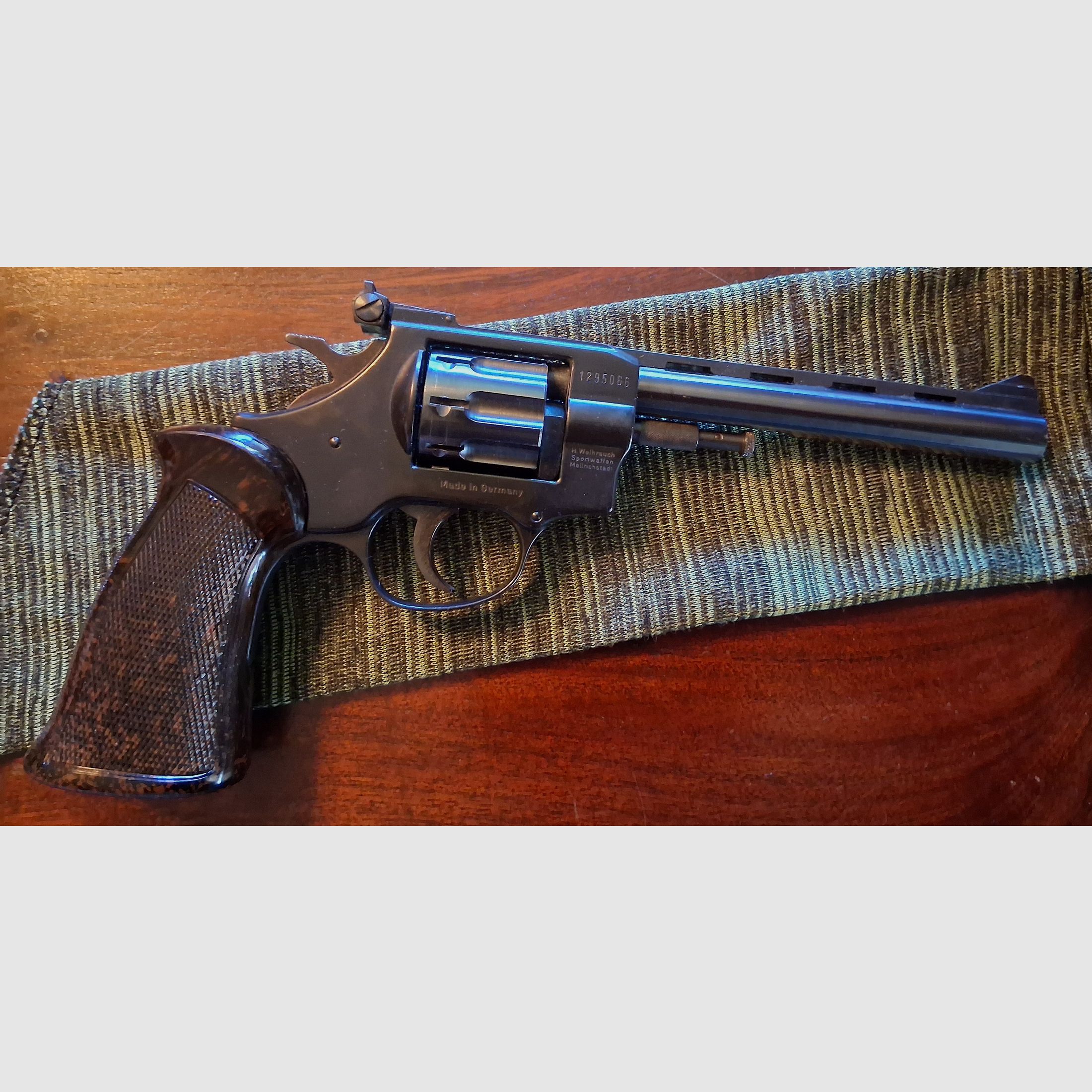 Arminius HW4/6 im Kaliber 4mm Rand lang, 8-schüssig