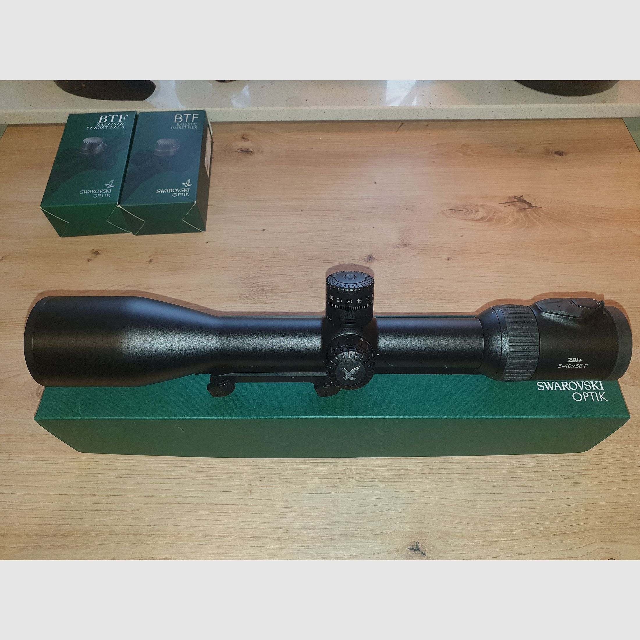 Swarovski Z8i+ 5-40x56 4A-i SR, incl. 2xZ8i BT & Henneberger Montage, 250€ ventaja de precio